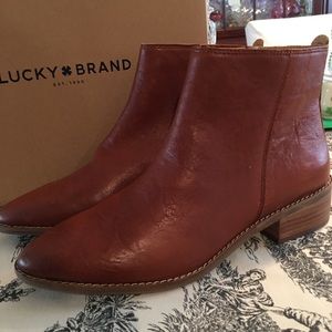 LUCKY BOOTIES